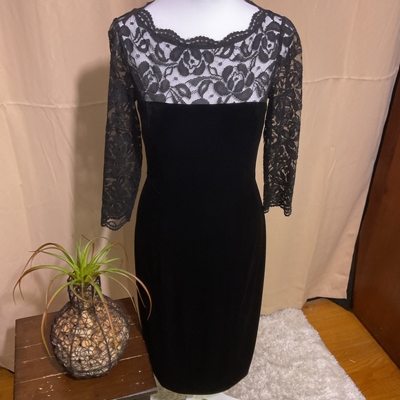 Eliza J Illusion Velvet Bodycon Dress - Picture 3 of 12